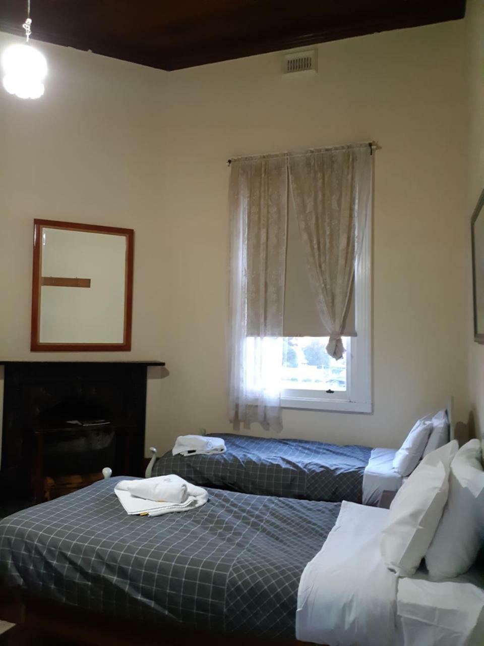 The Victoria Hotel Rutherglen Buitenkant foto
