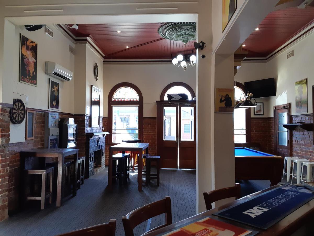 The Victoria Hotel Rutherglen Buitenkant foto