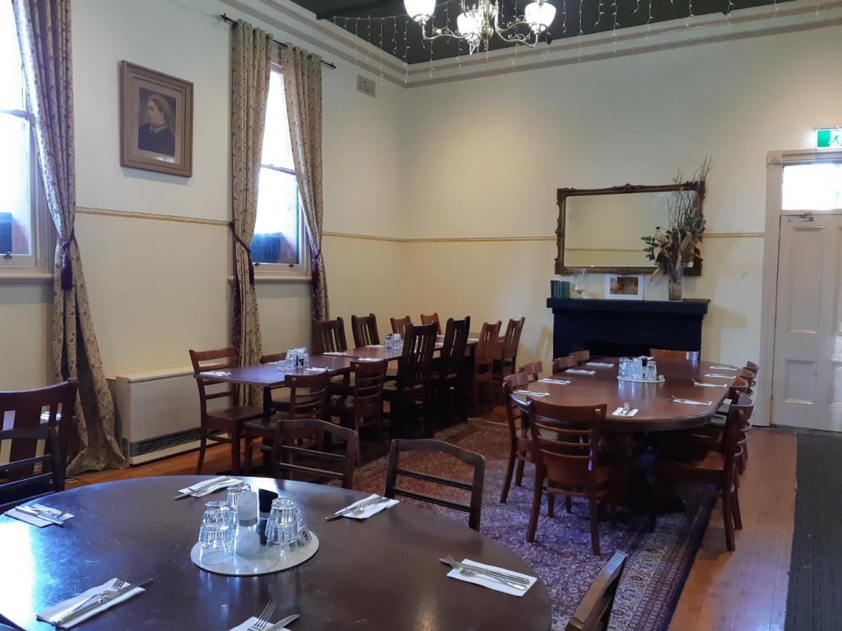 The Victoria Hotel Rutherglen Buitenkant foto